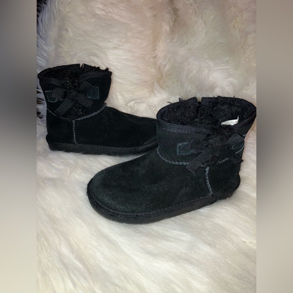 Koolaburra by UGG bow design black ankle booties!! - Picture 7 of 7